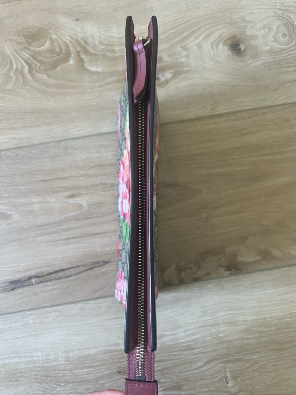 GUCCI *mint Floral GG Supreme Pouch in Pink/Burgundy W/ COA - Picture 8 of 16